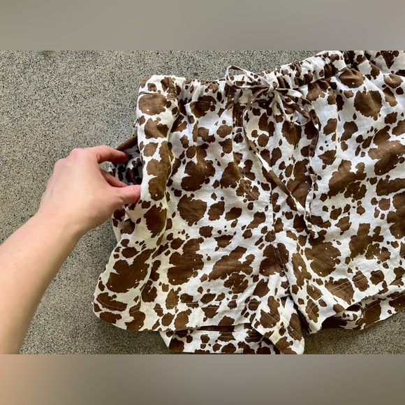 Holiday by Emma Mulholland Cowhide Resort Set - Picture 4 of 8